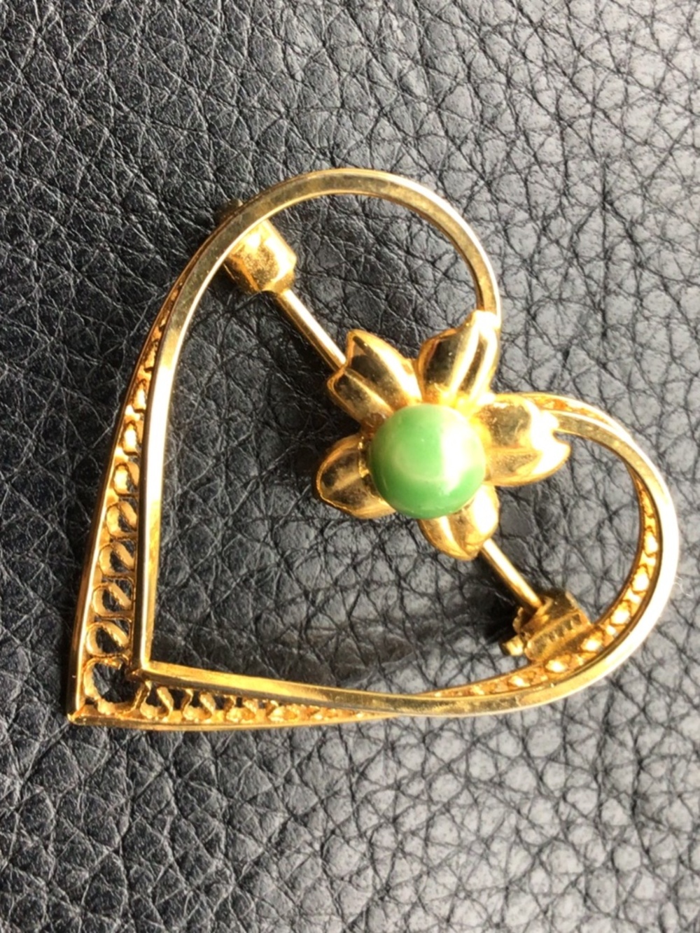 Vintage Heart-shaped Brooch Pin in Gold-tone with Green Jade Cabochon